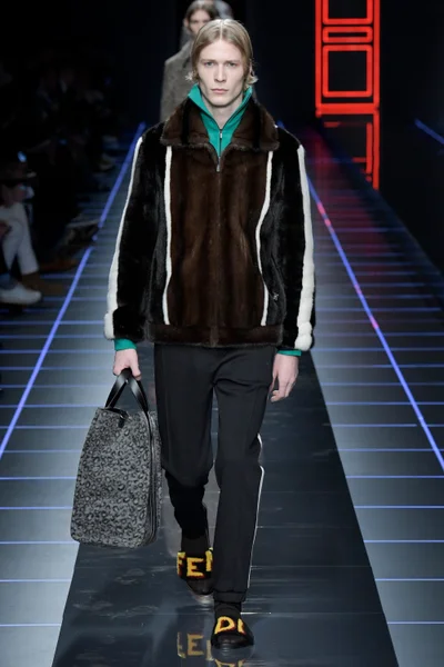 Look 3
